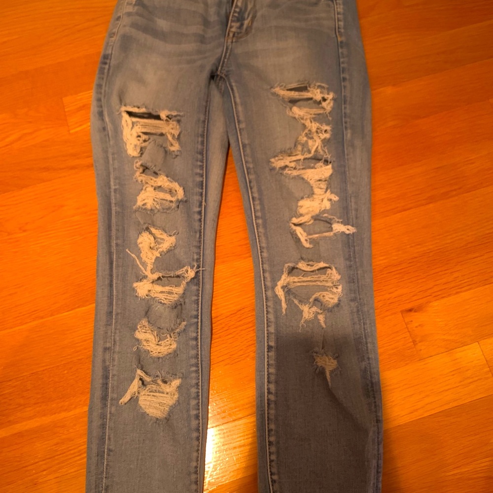 Ripped high waisted jeans